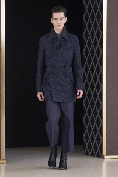 Look 10